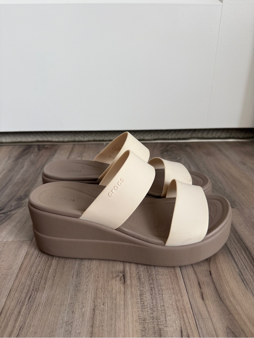 Crocs 8 Mushroom Brooklyn Mid Wedge Platform Sandal